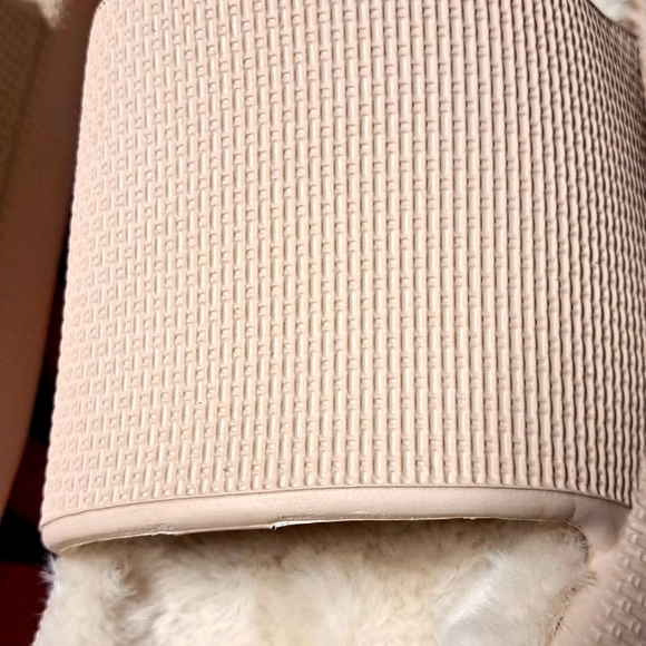 Plaka Slides - Picture 2 of 4